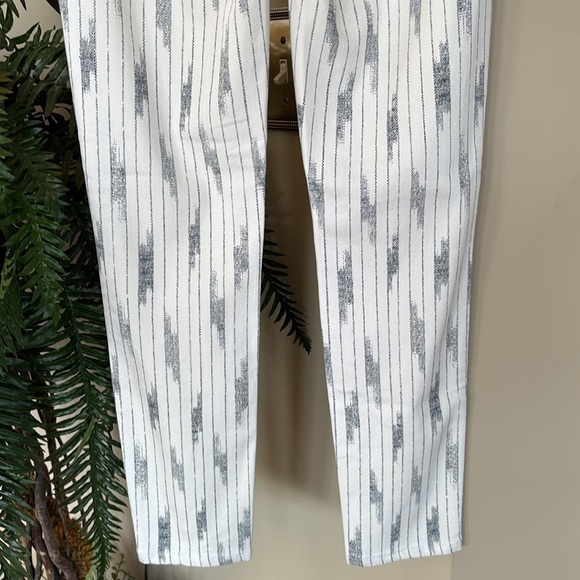 NWOT Paige White Nori Pinstripe Verdugo Ankle Stretch TRANSCEND Skinny Jeans - Picture 8 of 16